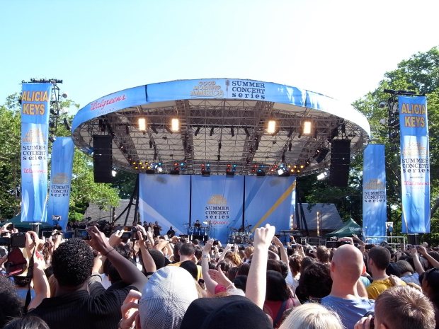 Бесплатные концерты в парках Нью-Йорка.