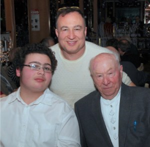 Иосиф Кругляк (справа), его внук Джонатан и сын Норман