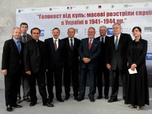 Открытие выставки "Расстрельный Холокост" в Киеве